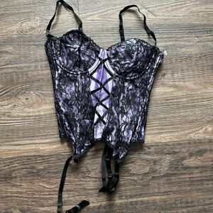 Sexy Exotic Dancer Fredericks of Hollywood Purple Lace Corset Top 36